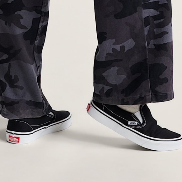 Van's Classic Slip-On Black Shoe - Men's 9 / Women's 10.5 - Like new! - Picture 7 of 7